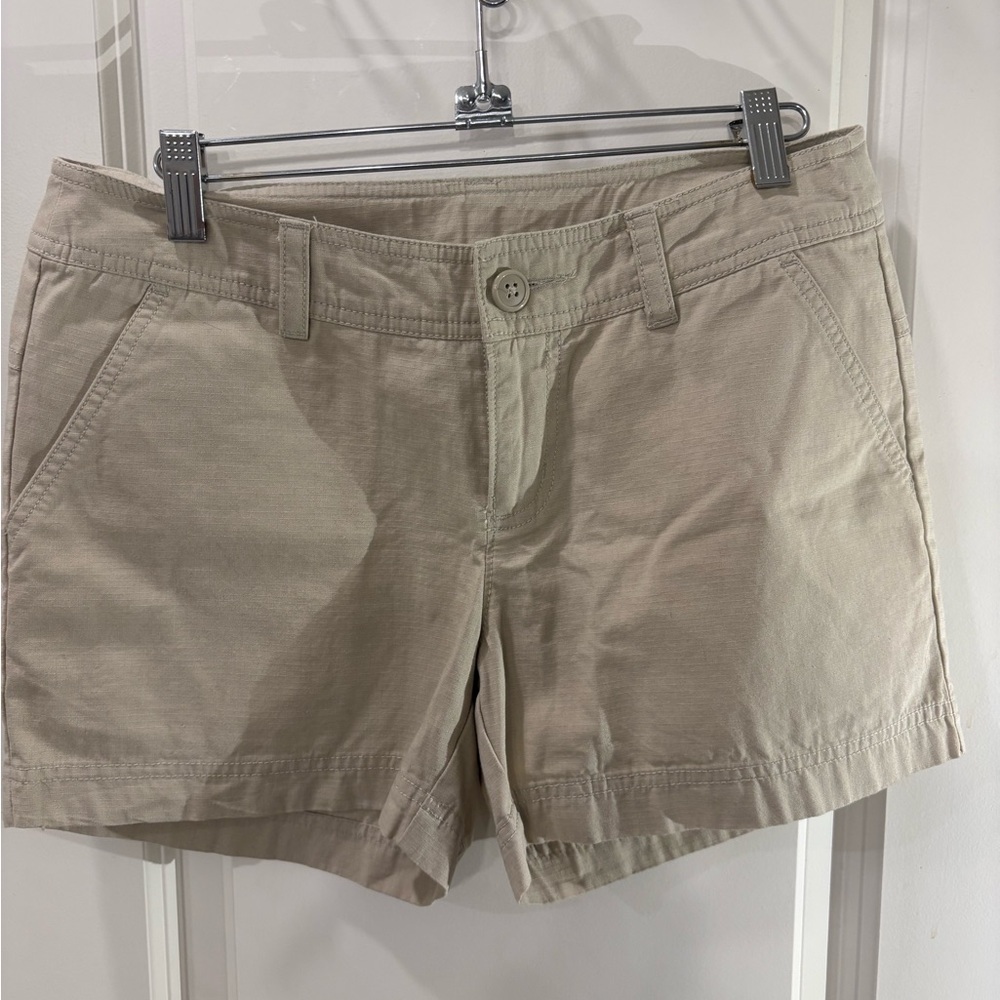 Columbia Women's khaki Shorts